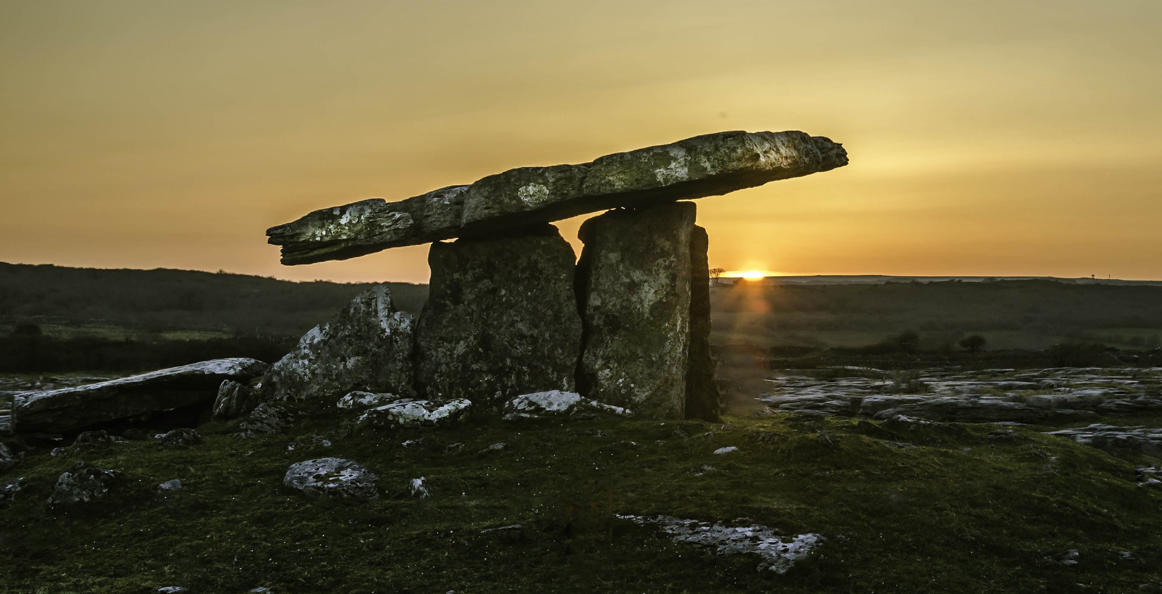 Sunset_at_The_Poulnabrone_Dolmen